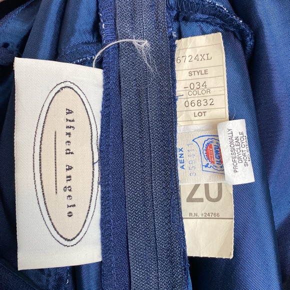 Women’s Evening Gown plus sized - Picture 6 of 9